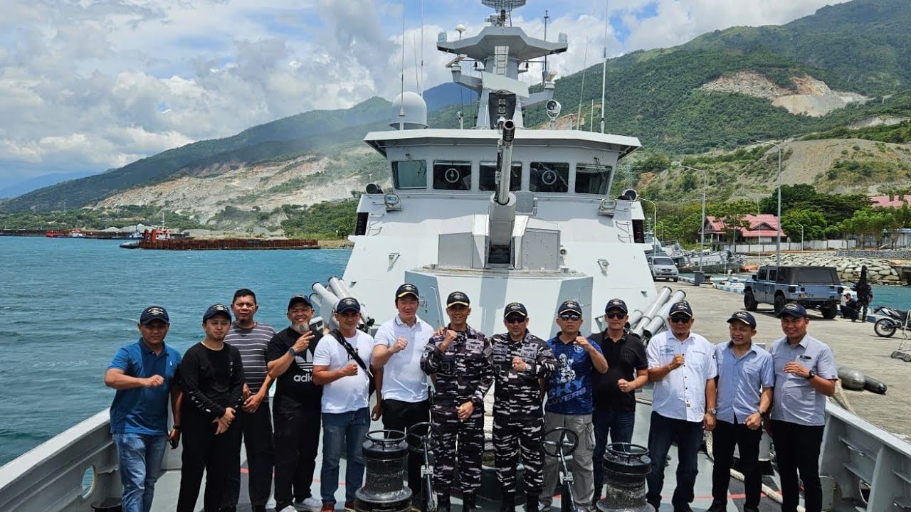 Посещение корабля KRI TOMBAK