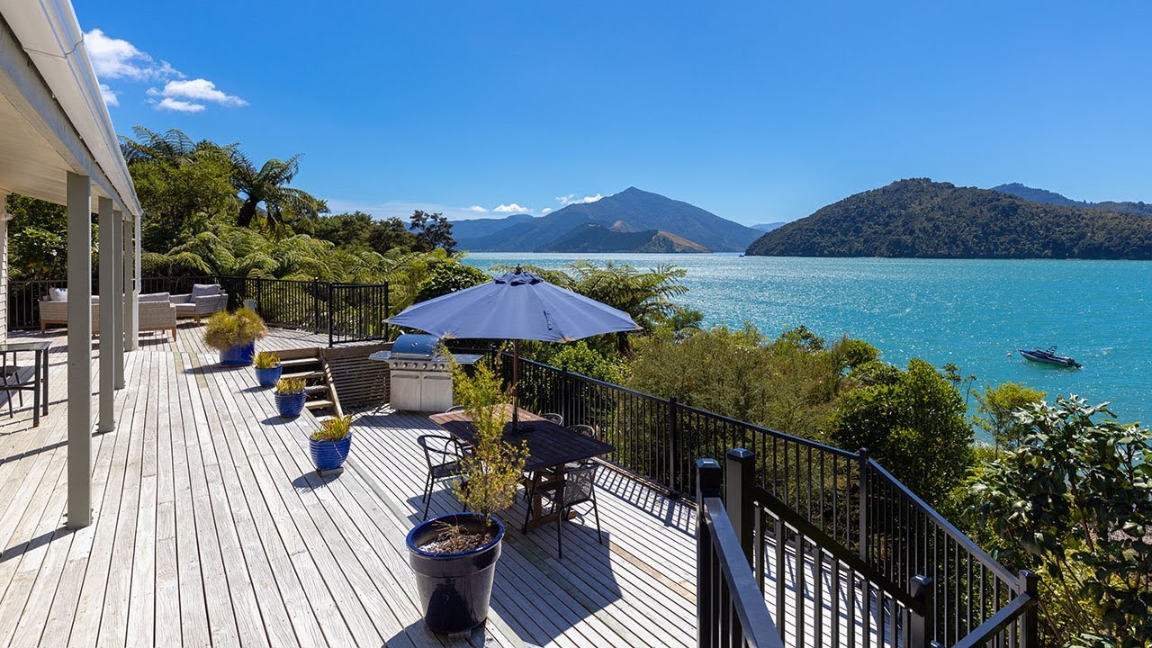 Whatanihi Bay , Marlborough Sounds NZ