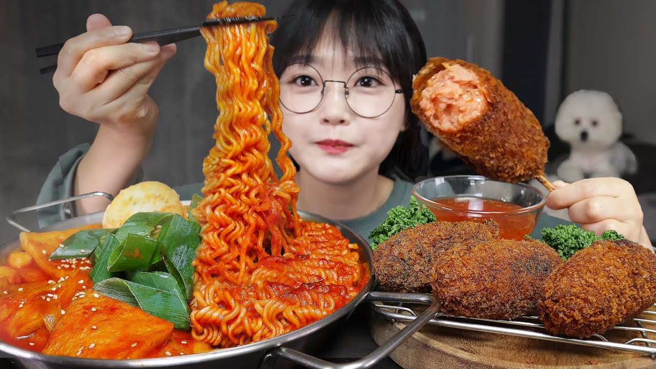 Ешьте острые рабокки (Рамен + Ттокпокки) и хот дог | Mukbang ASMR