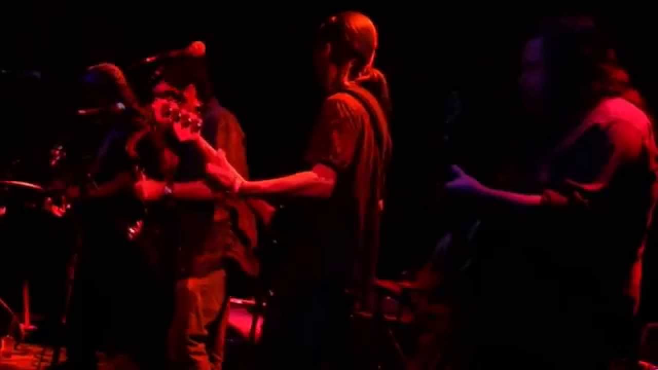 Savi Fernandez Band 