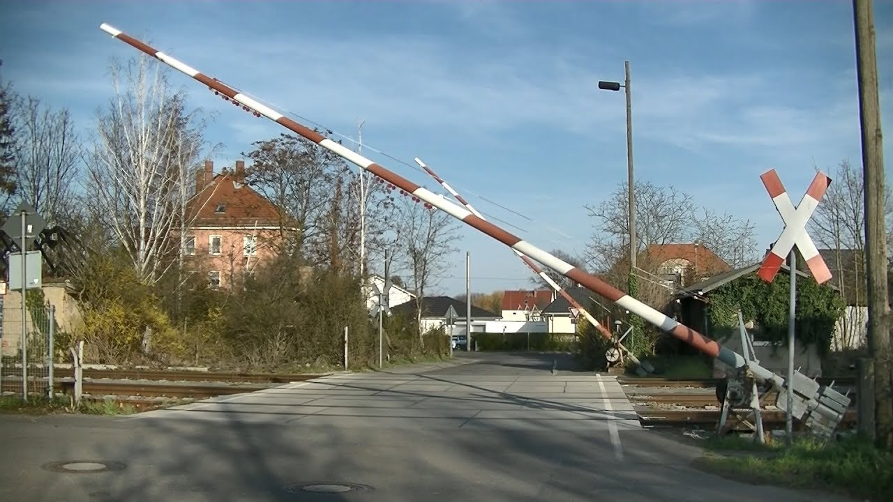 Spoorwegovergang Leipzig-Knauthain (D) // Railroad crossing // Bahnübergang