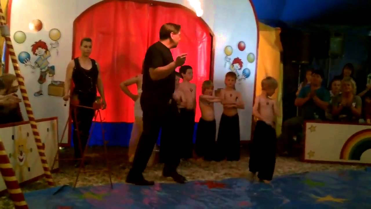 Zirkus Regenbogen in Glehn: Feuer schlucken & Fakir