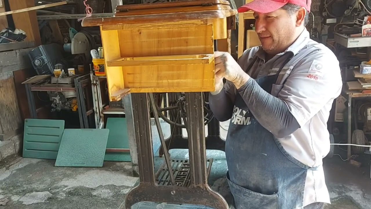 Creando un escritorio con una maquina  de coser antigua 