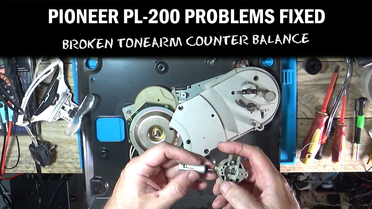 Проигрыватель виниловых пластинок Pioneer PL-200 со сломанным противовесом и застрявшим тонармом ...