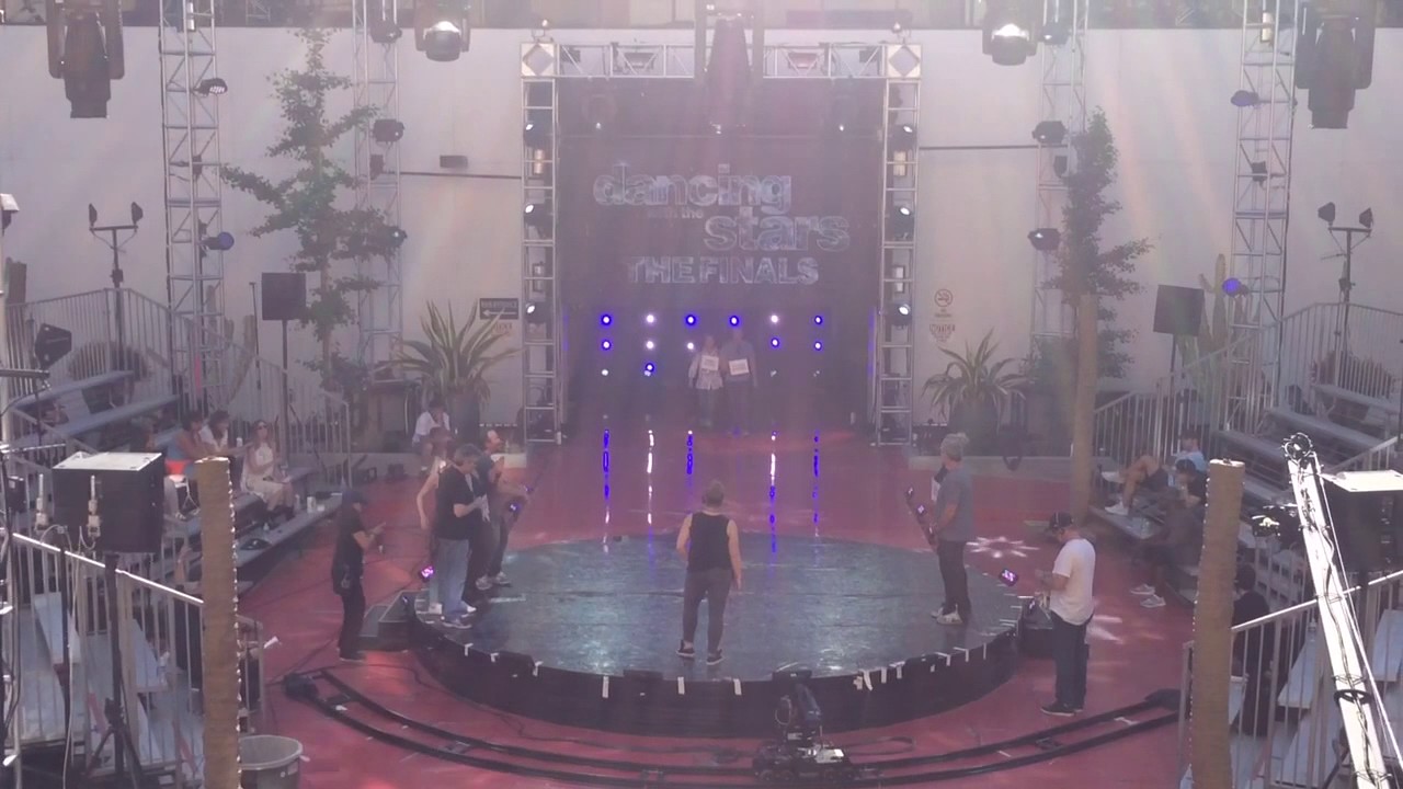 DWTS! BEHIND THE SCENES MANDY MOORE, FINALE REHEARSAL