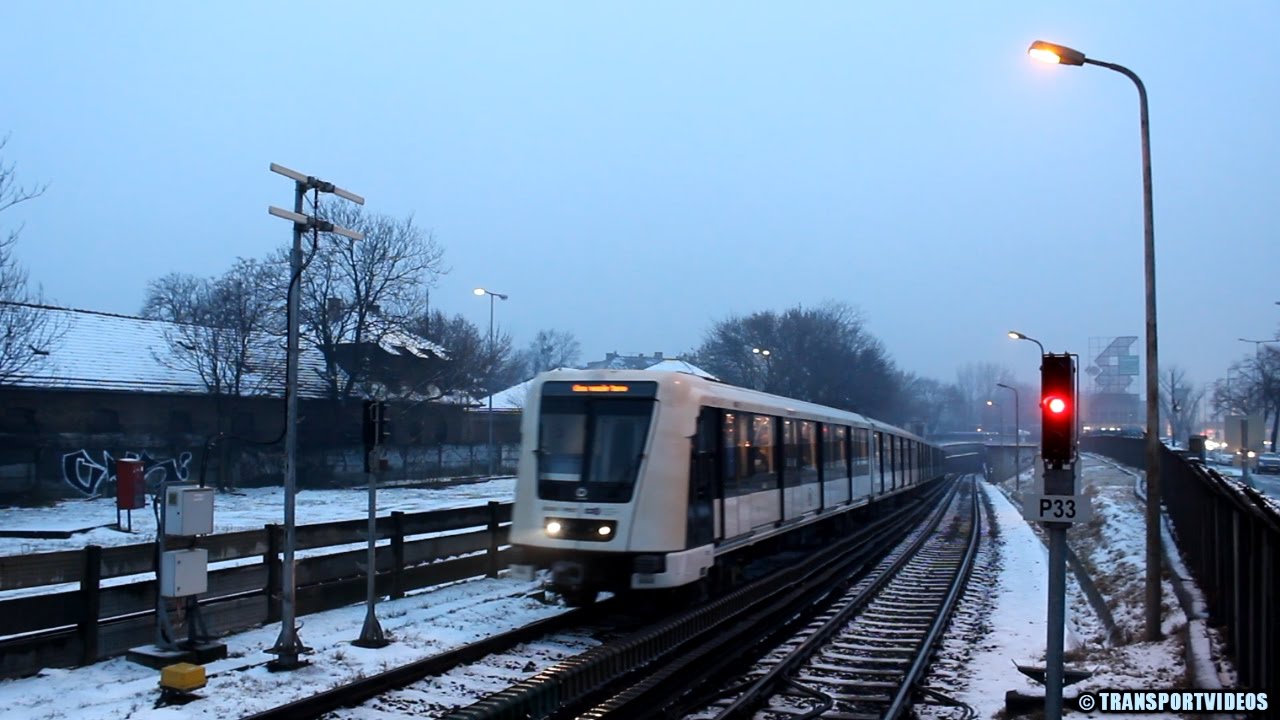 2017.01.13. - A lassan közlekedő M2-es metrók Budapesten
