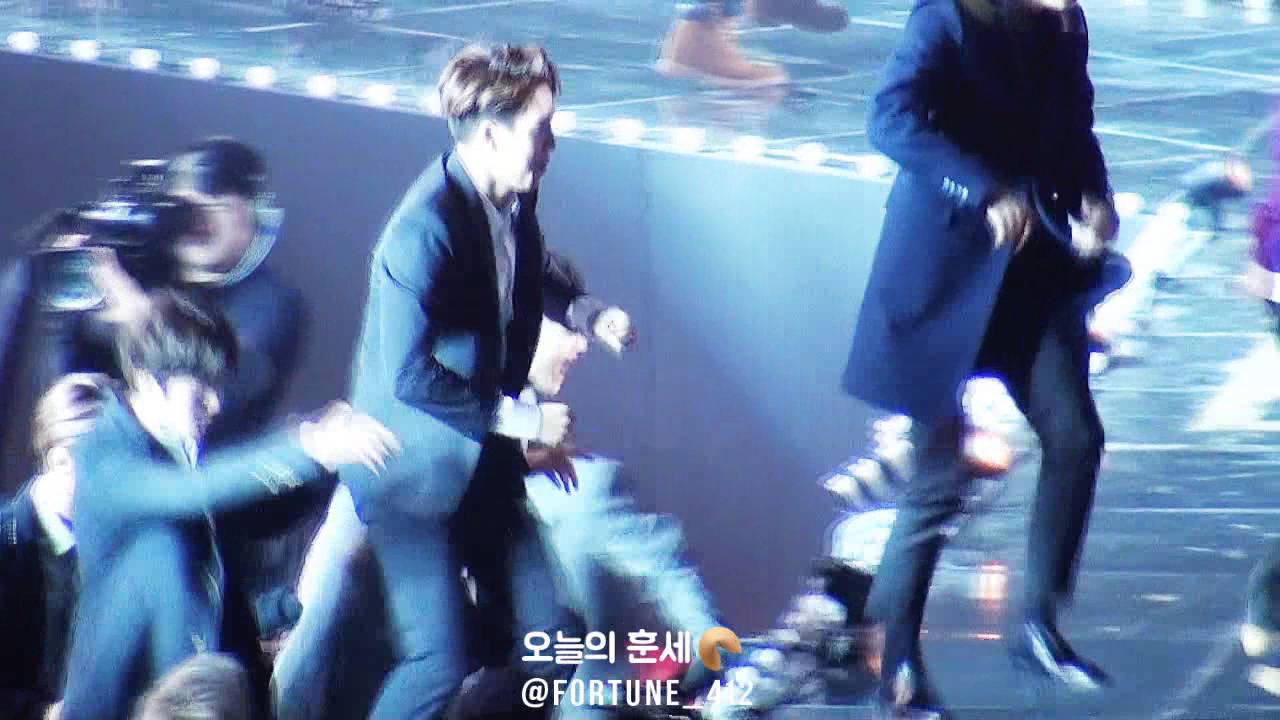 160114 서울가요대상 EXO, 찬열이가 같이 선 방뛰기방방을 응원하는 엑소♡ (경수는 왜 춤추다가 중간에 들어가니?ㅋㅋ)