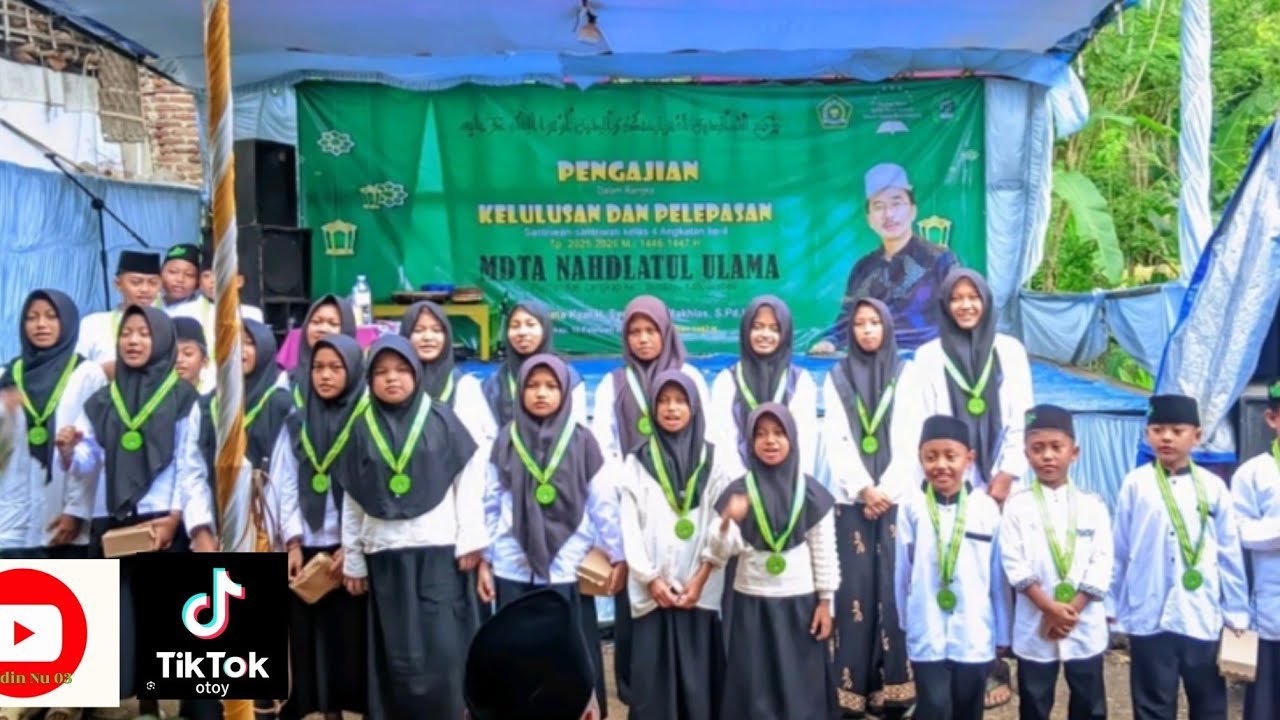 Wali santri menangis waktu pelepasan santri Madin Nu planjan langkap Bumiayu 
