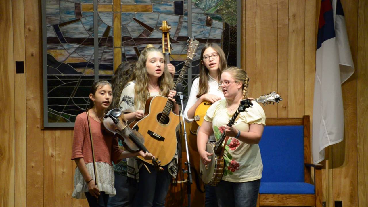 Twang All Girl String Band--Ain't No Grave