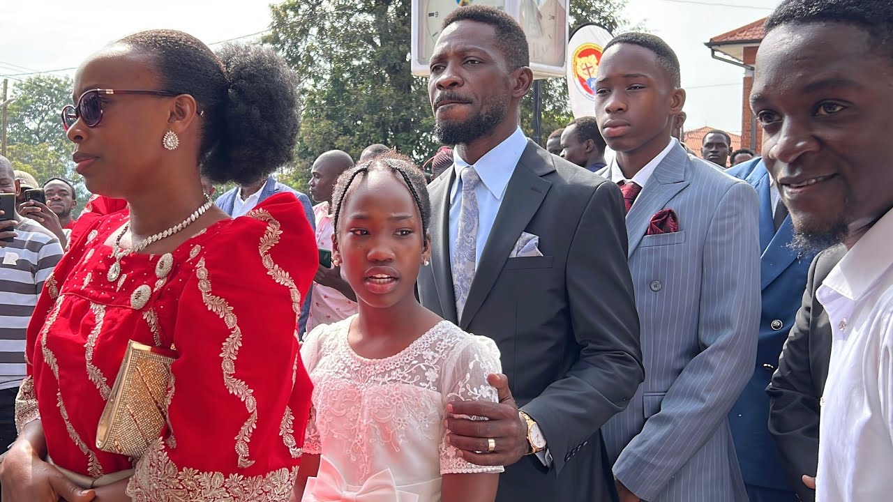 H.E Bobi Wine, First Lady Barbie Kyagulanyi n’abaana babwe batuuse e Rubaga okusaba ku Christmas day