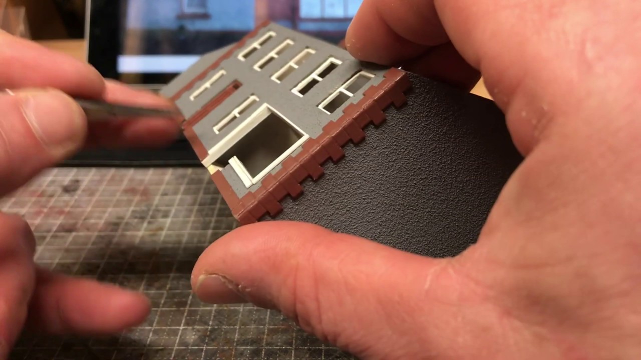 Building A OO Gauge Model Railway: Scratch Build Series - 1.6 The Store Front Part 1