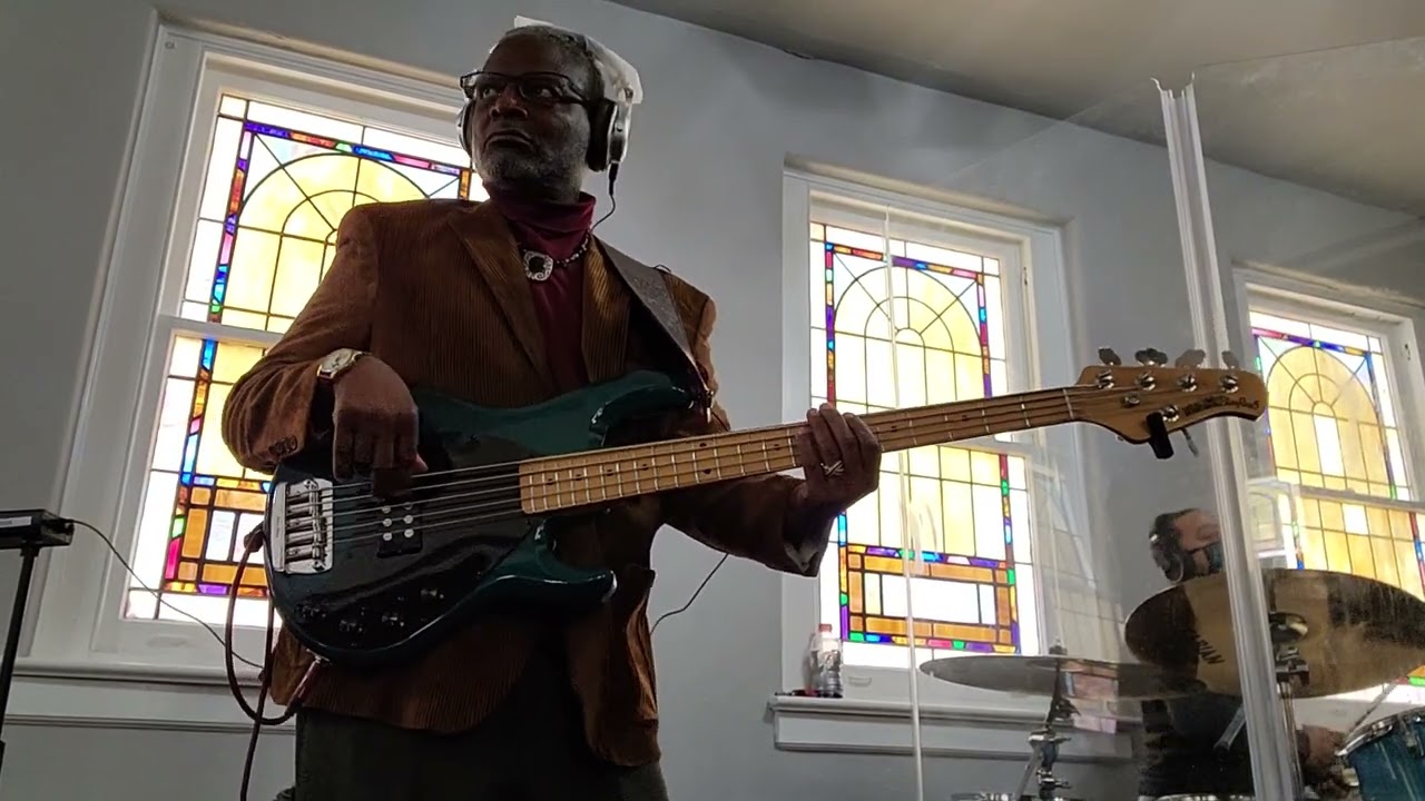 Vintage MUSICMAN SR5  .never shall 4get
