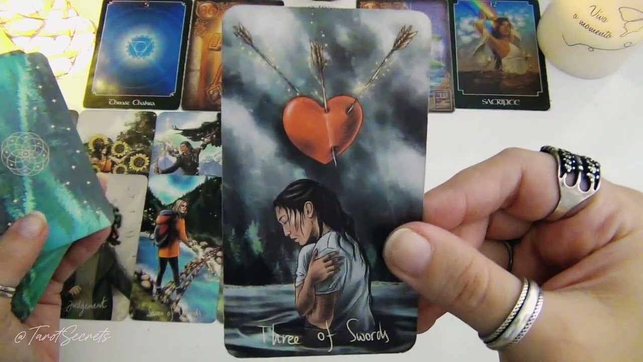 ❤️⚠️TRIÂNGULO: Como ele(a) está em relação a MIM e ao OBSTÁCULO / OUTRA PESSOA? | Tarot