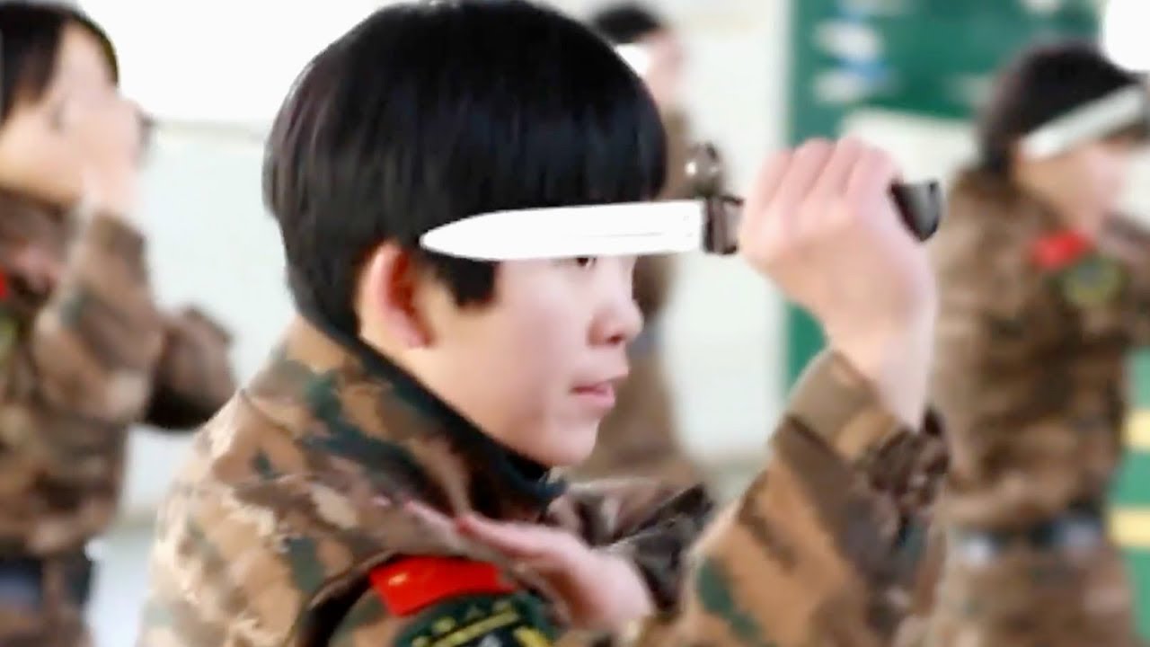 How do China's female Falcon Commandos perform their daily training？