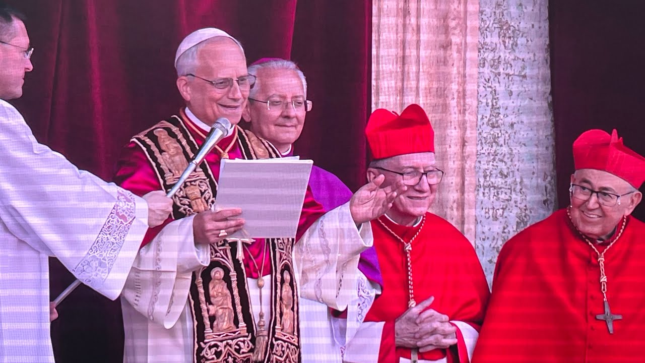 Miramos al Papa Leo XIV - we got to see the Pope #pope #papaleaoxiv #italy 