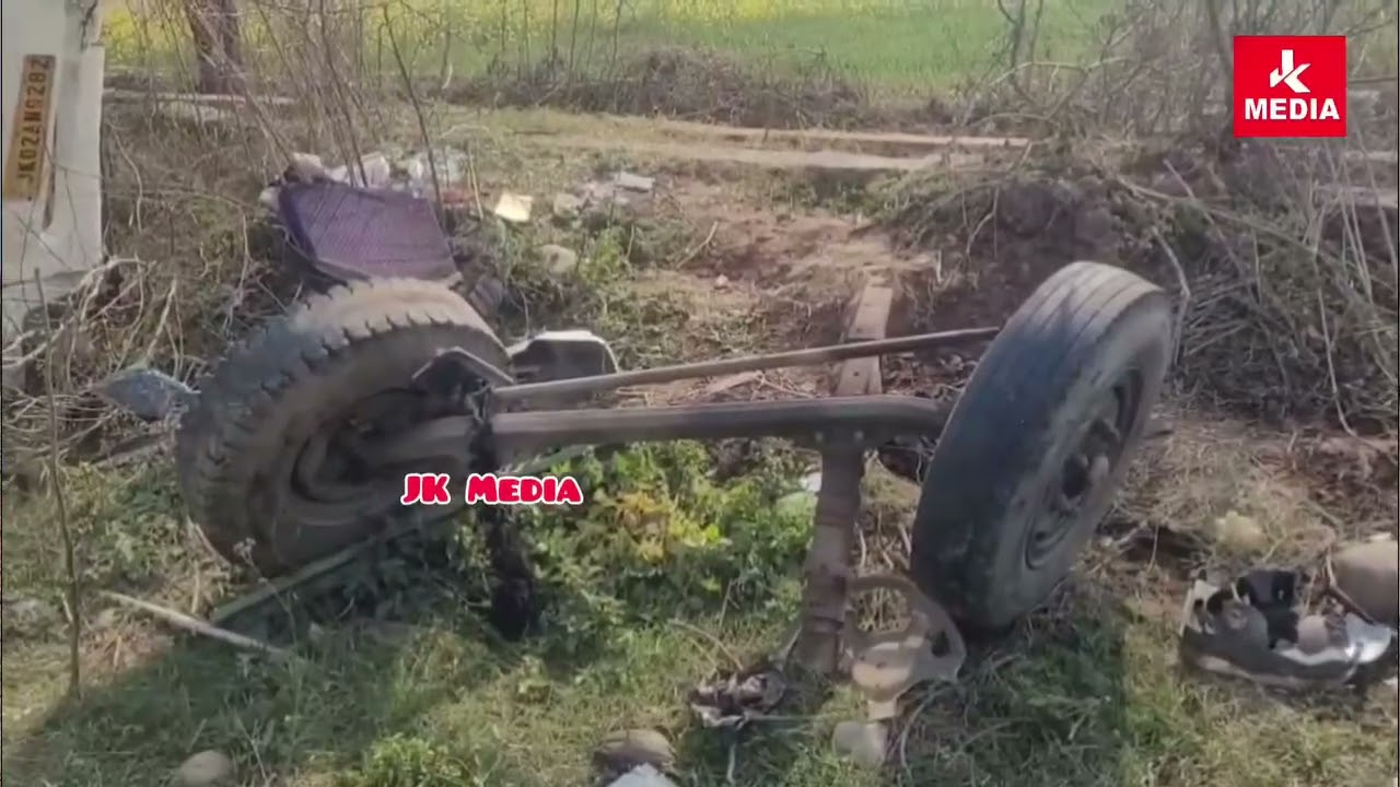 Крупная дорожная авария в Рамгархе! У движущегося автомобиля Metador лопнула шина, Metador переве...