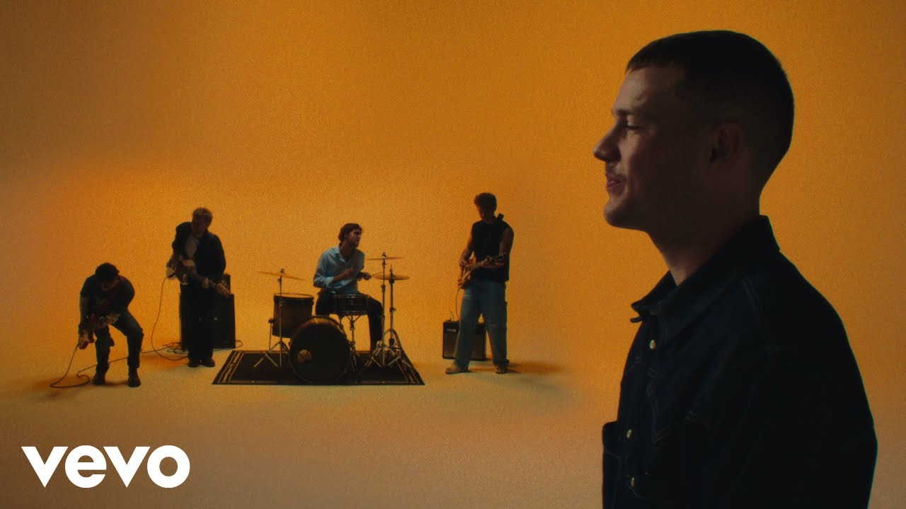 Equarantacinque - Loop (Official Video)