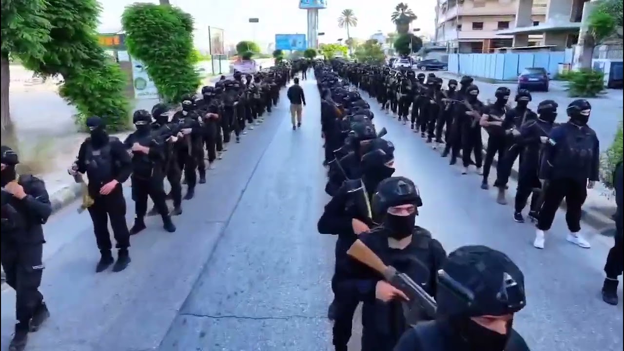 عرض عسكري مهيب لقوات الأمن العام في مدينة اللاذقية