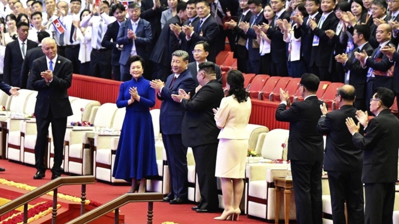 Xi Jinping watches artistic performance in Pyongyang during state visit to DPRK