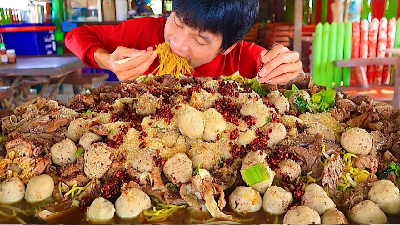 บะหมี่เนื้อเปื่อยลูกชิ้นแกล้มพริกจี่แซ่บคักขนาดครับพี่น้อง ASMR MUKBANG EATING SHOW#โก้อีสานพาแดก 