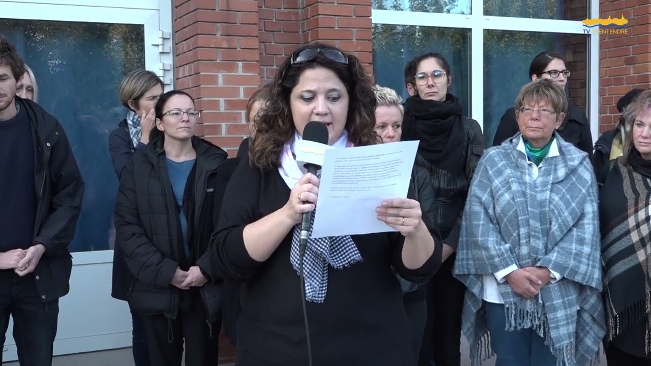 Polgári engedetlenségi akciót tartottak a Móricz Zsigmond Gimnáziumnál /Szentendre MA/ 2022.10.05.