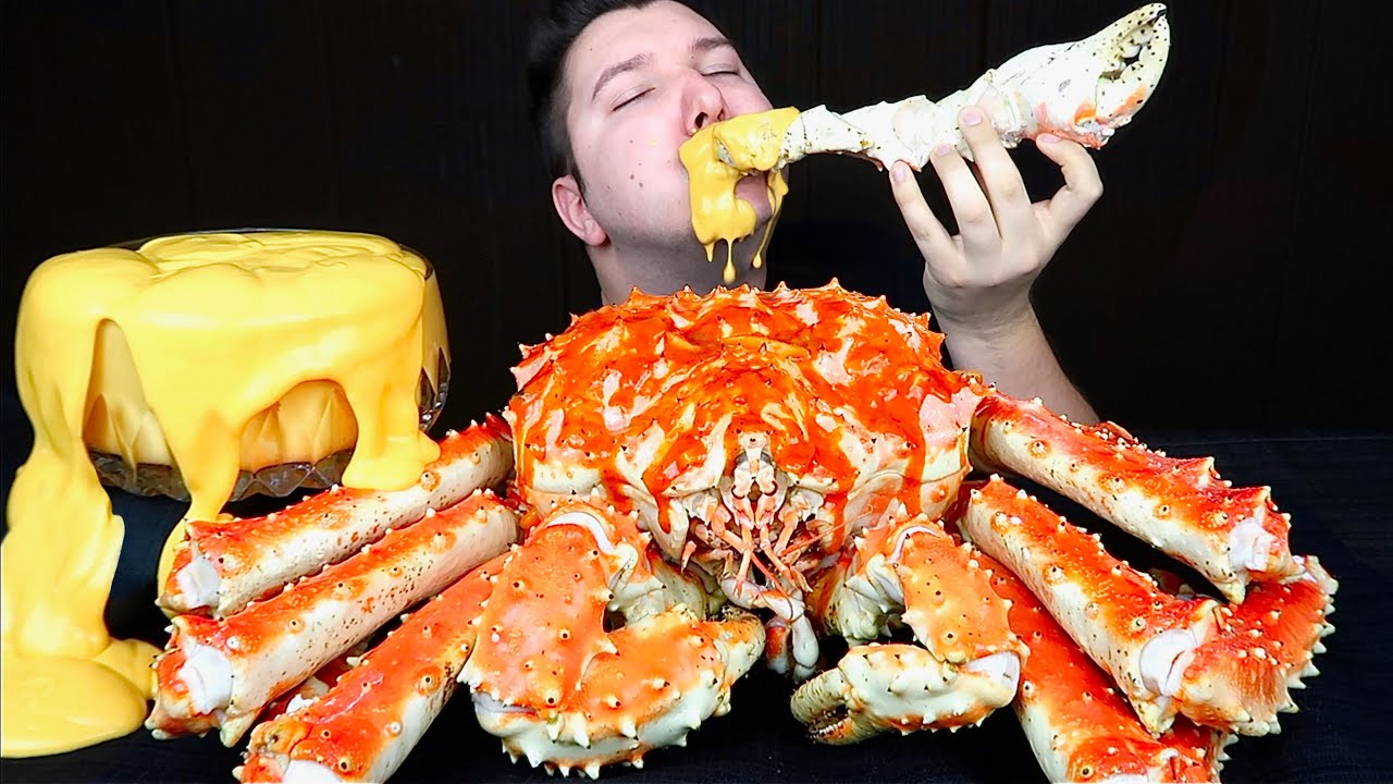 Cheesy Sauce Whole King Crab • MUKBANG