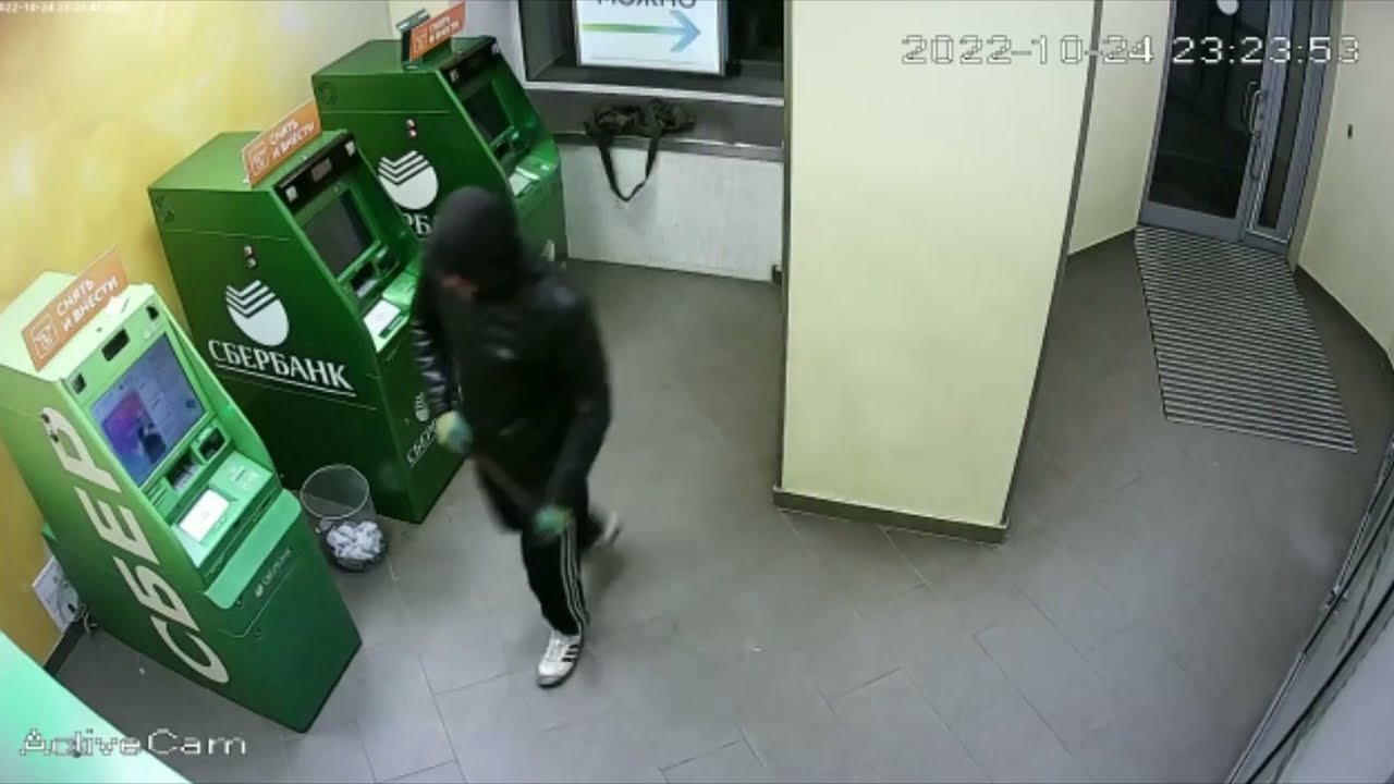 Новосибирец попытался ограбить банкомат // 