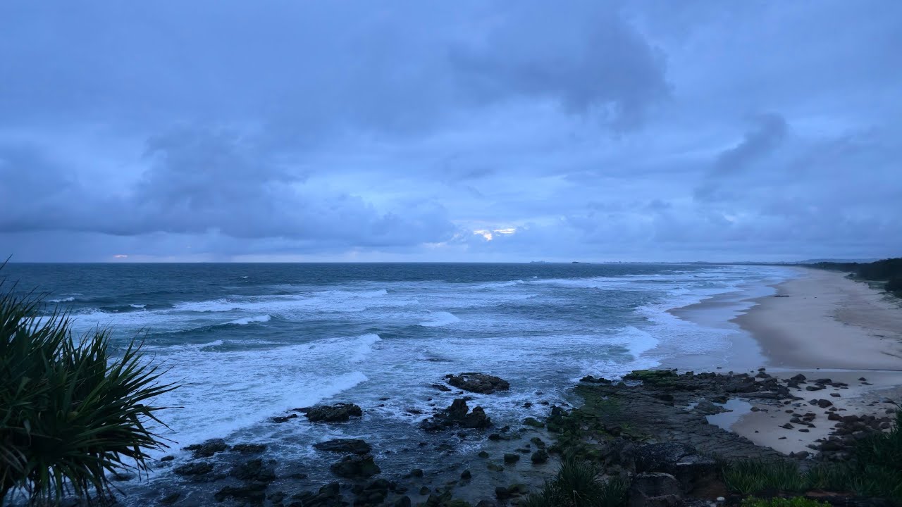 Choppy Morning at Point Arkwright, Australia | Sunrise 200 – Travelling Clouds | UHD, 4K