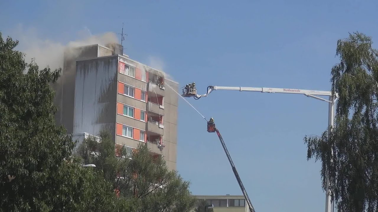 Hochhausbrand mit 5 Verletzten in Bonn-Limperich am 02.08.15 + O-Töne