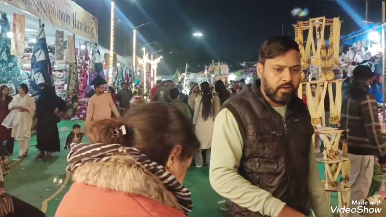 झांसी: प्रदर्शनी के आखिरी संडे में उमड़ी भीड़, रिपोर्ट -अनिल मौर्य 