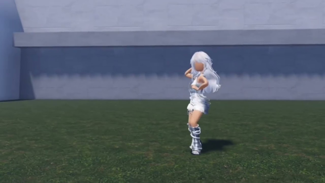 Dance Cover! ￼Algorithm original by Chung Ha! Yumixblox dancing!