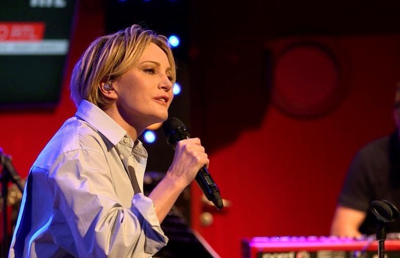 Il me dit que je suis belle (Live) - Patricia Kaas dans le Grand Studio RTL