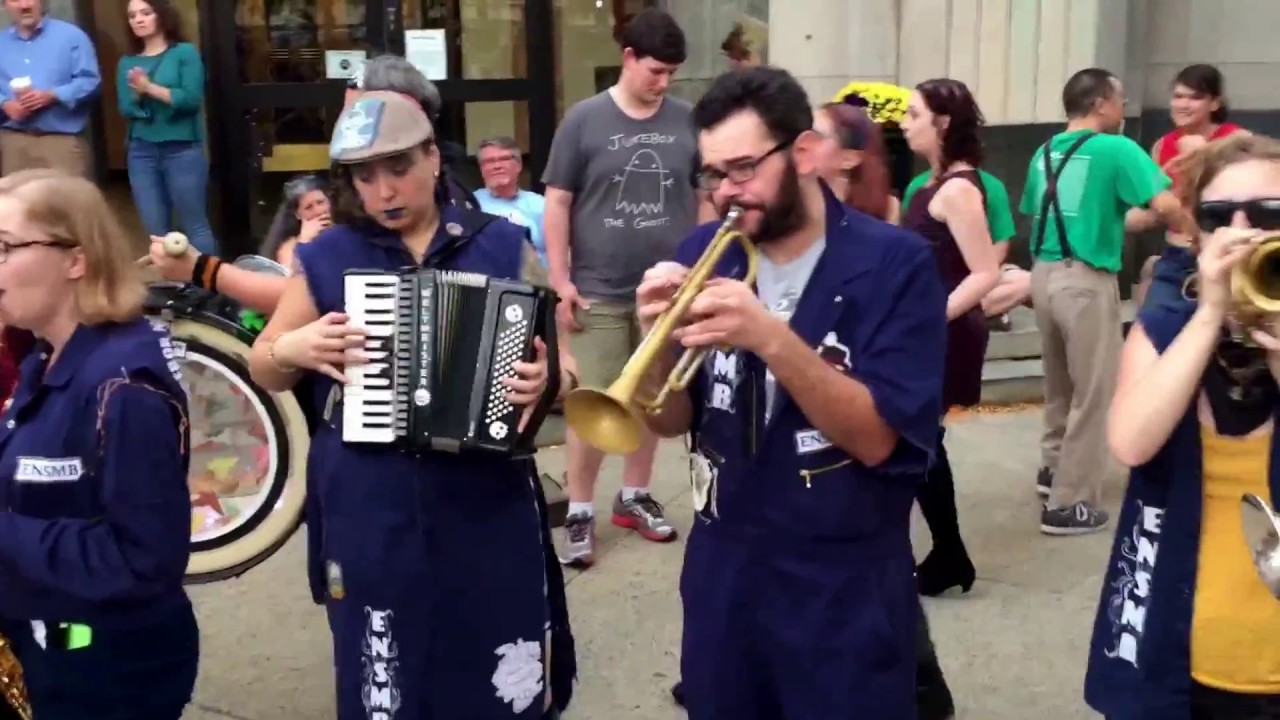 ENSMB: Jaan Pehechan Ho @ HONK! 2017 Saturday (10 of 12)