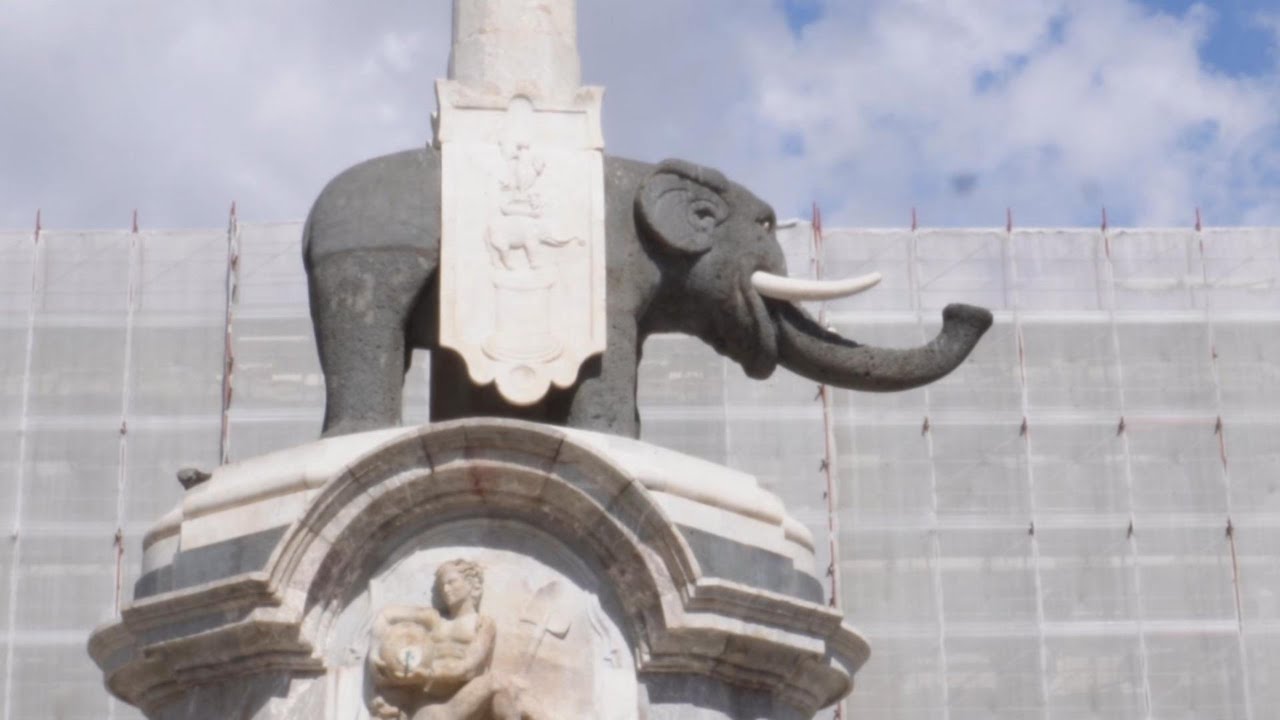 Catania: un viaggio virtuale per le vie della città del barocco siculo.