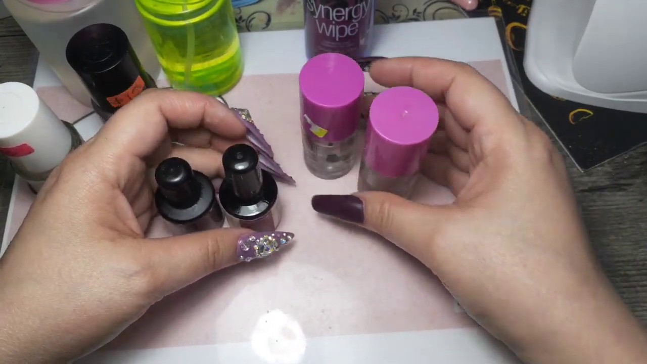 Productos básicos para la preparación de las uñas antes de aplicar uñas postizas