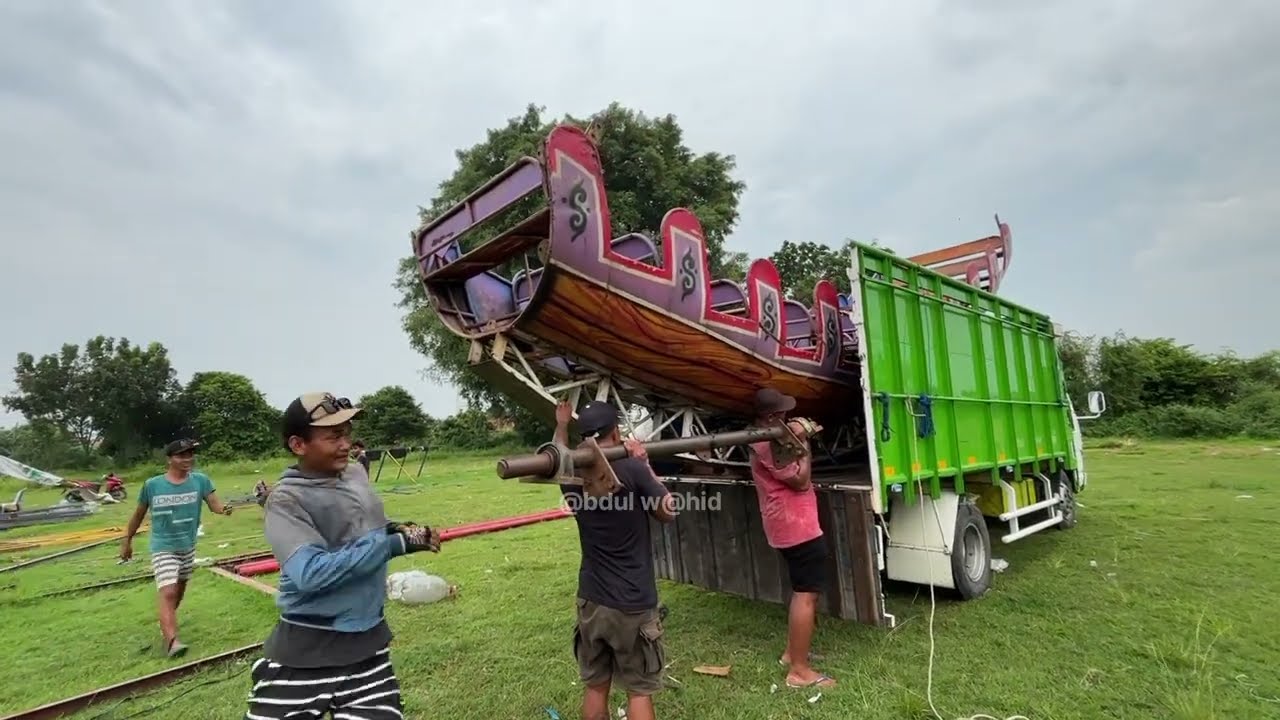 Begini Proses Wahana Kora - Kora & Bianglala Pasar malam di Muat Truk Pindah Lokasi Tempat Baru