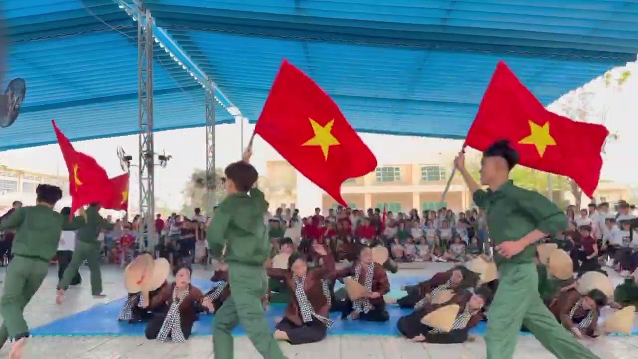Flashmob 12A4 | Mashup - mặt trời trong bóng tối x đường lên phía trước | Xuân 2026