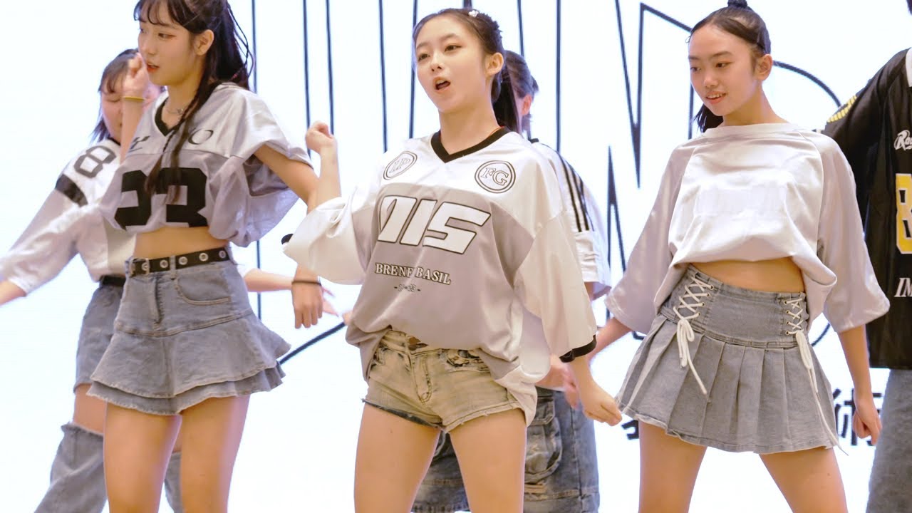 明台高中表演技術科快閃  小高一有嗎 !!? kpop 熱舞  | Up