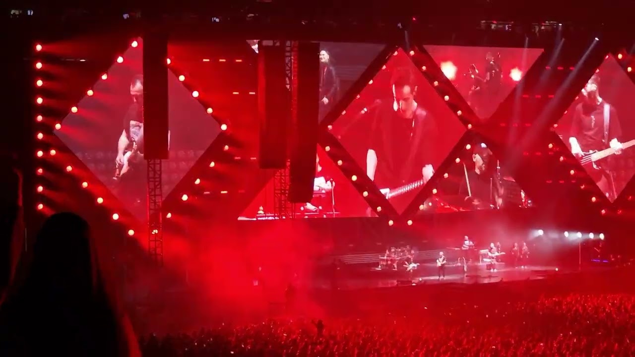 Звери - Районы-кварталы (СПБ Газпром Арена 15.12.2023) Закрытие концерта