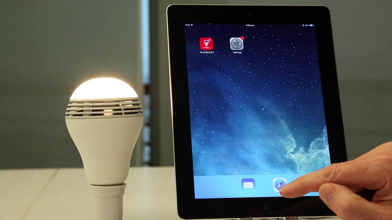 MIPOW PLAYBULB color Bluetooth pairing up for music playback