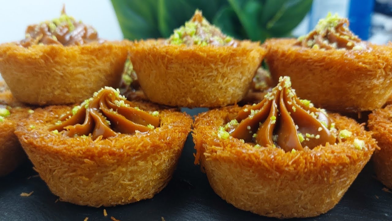 كب كيك الكنافه بحشوة كريمة الشوكولاتة Kunafa cupcake with Nutella filling