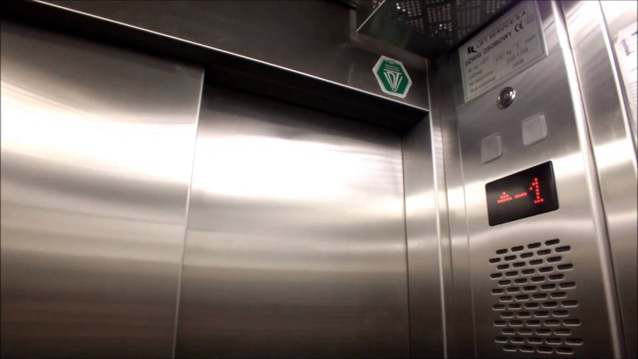 Winda Lift Service w budynku rektoratu Uniwersytetu Przyrodniczego.