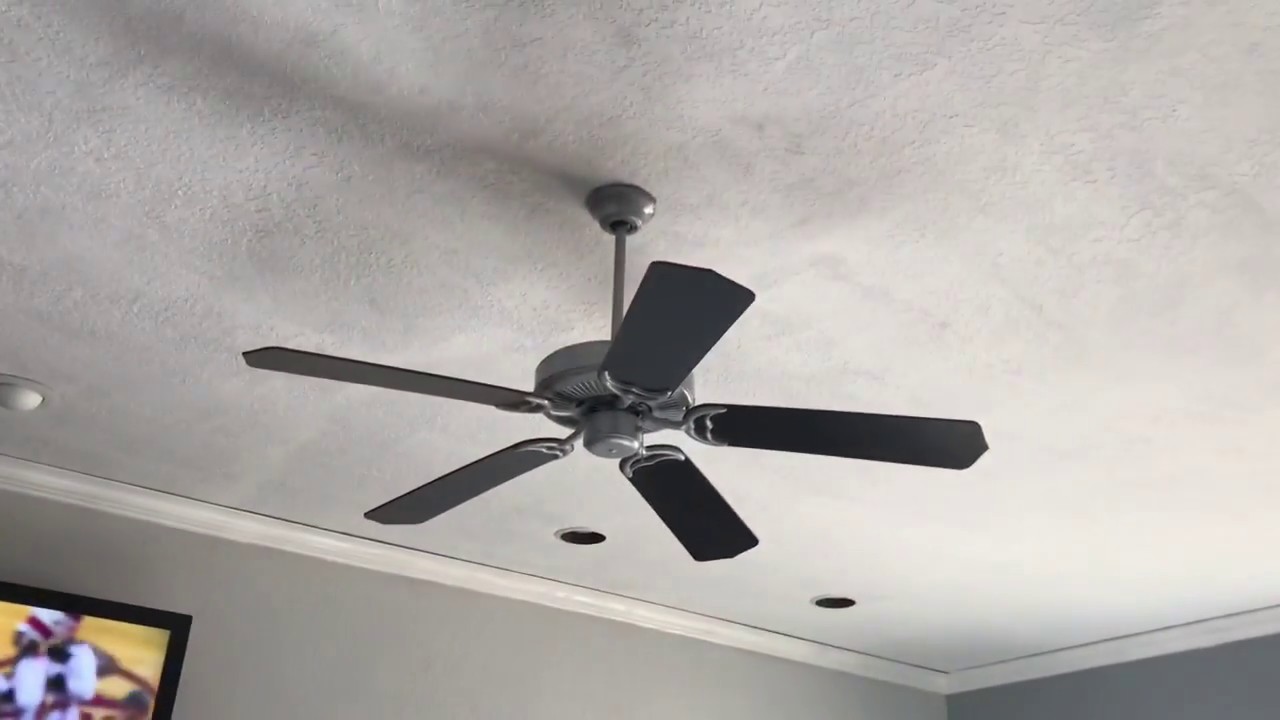 Потолочный вентилятор с распылителем краски