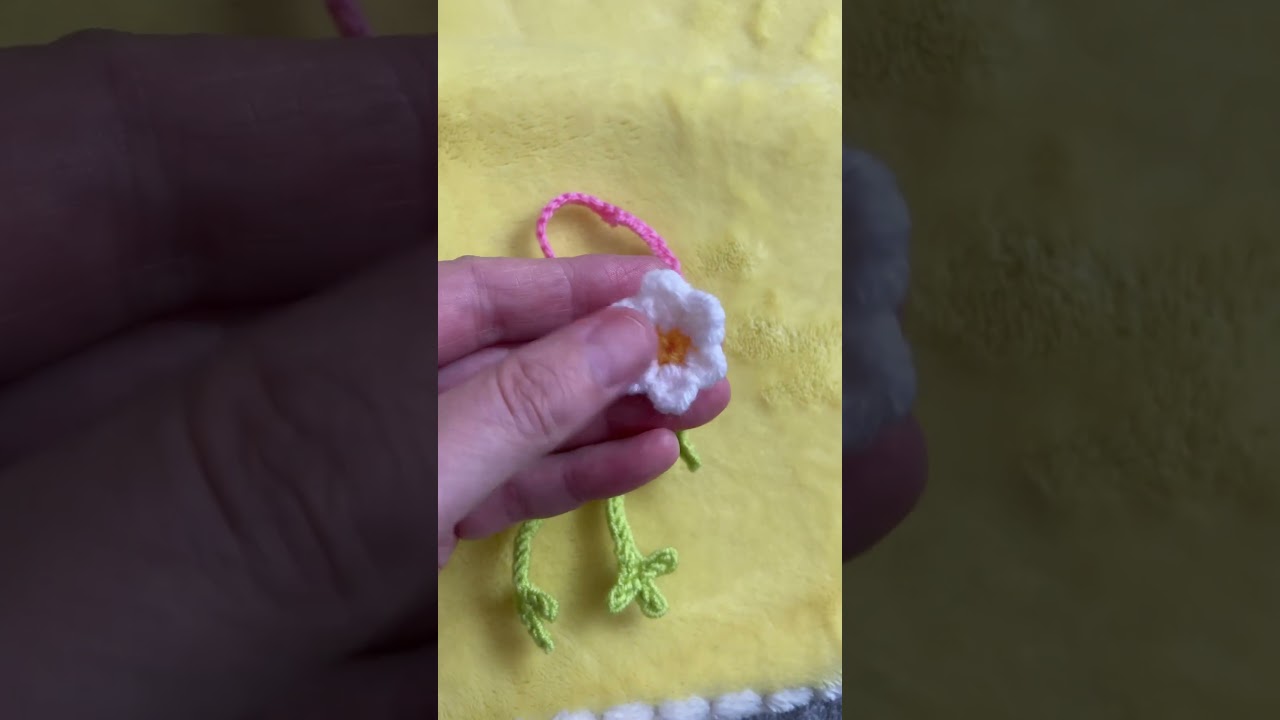 Crochet leggy frog bookmarks with Daisy 