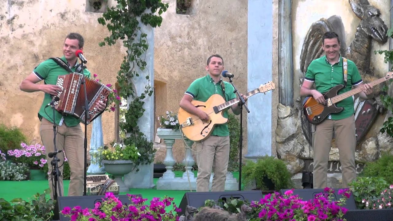 Ansambel Mladika-Ko sem zaljubljena (v živo)