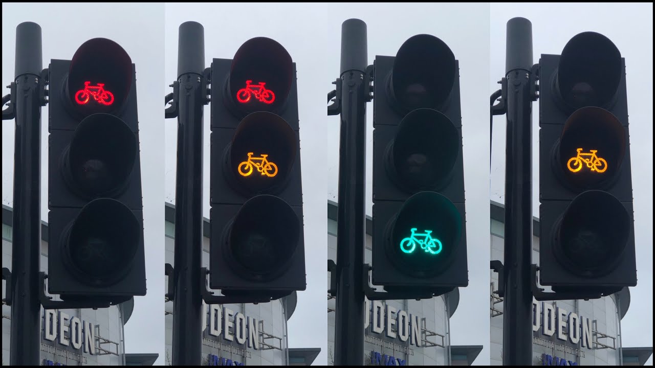 Greenwich: Bugsby's Way J/O Commercial Way, Ultra Signal Traffic Lights