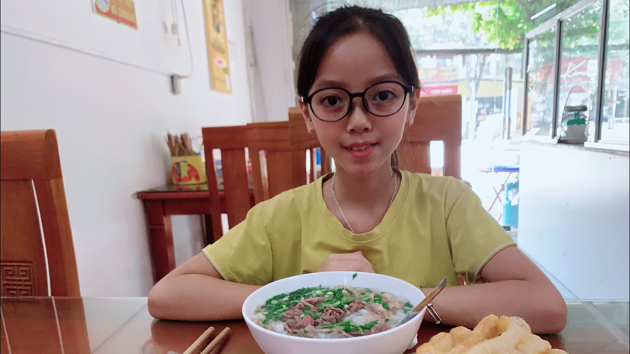 21. Ăn phở bò ngày cuối tuần