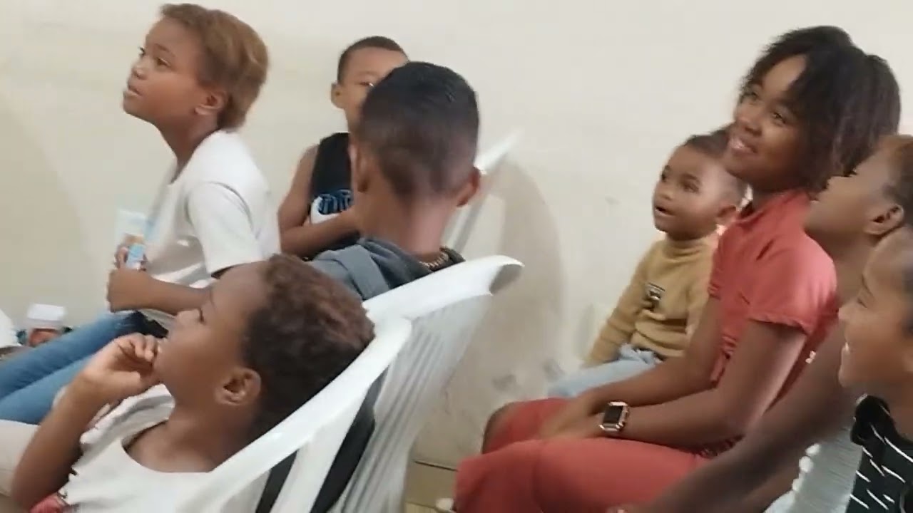 ADORAÇÃO INFANTIL: COM GESSICA