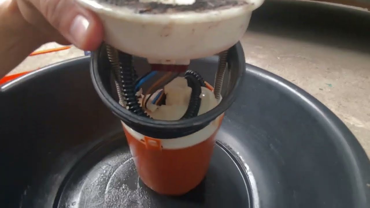TROCA DO FILTRO DO COMBUSTÍVEL 161.274 KM E PRÉ FILTRO DA BOMBA HONDA FIT