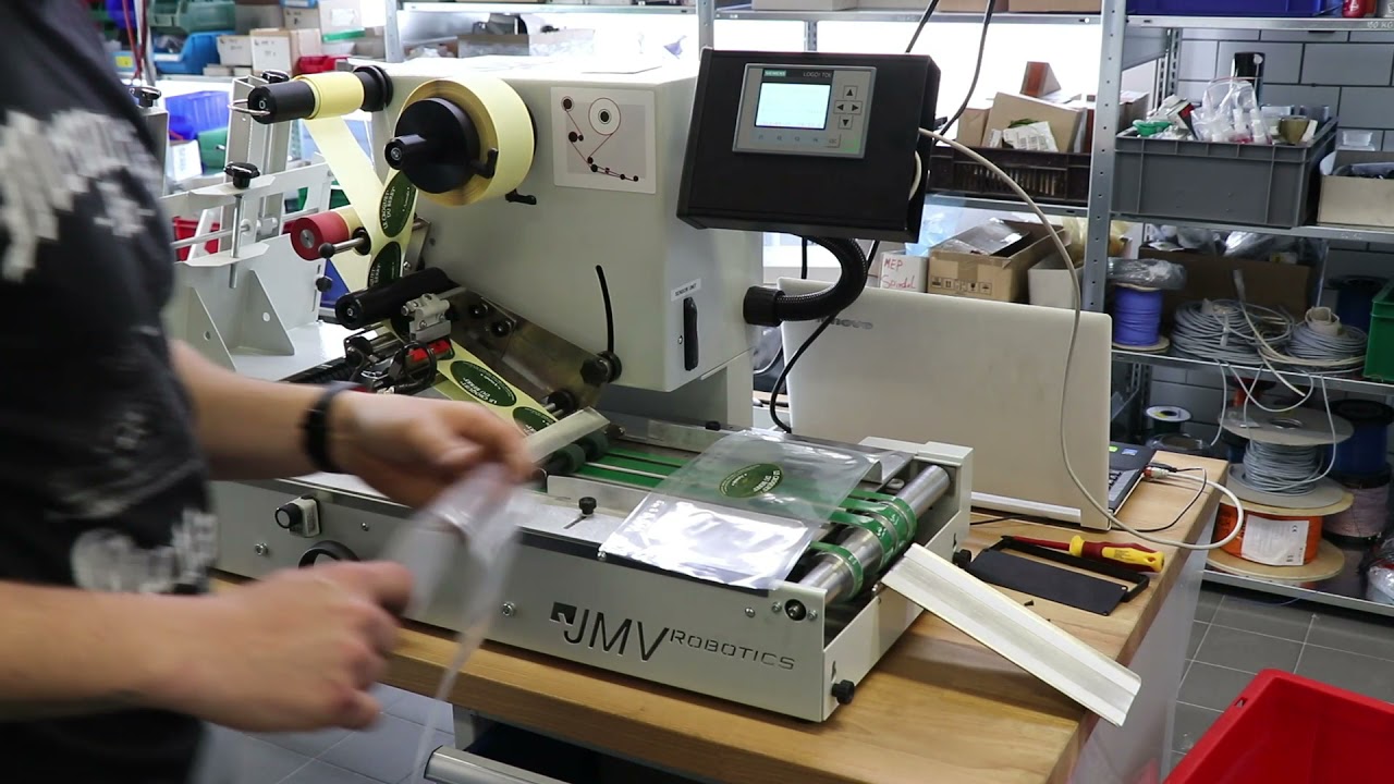 Automatic labelling of stand-up pouches with LAB510